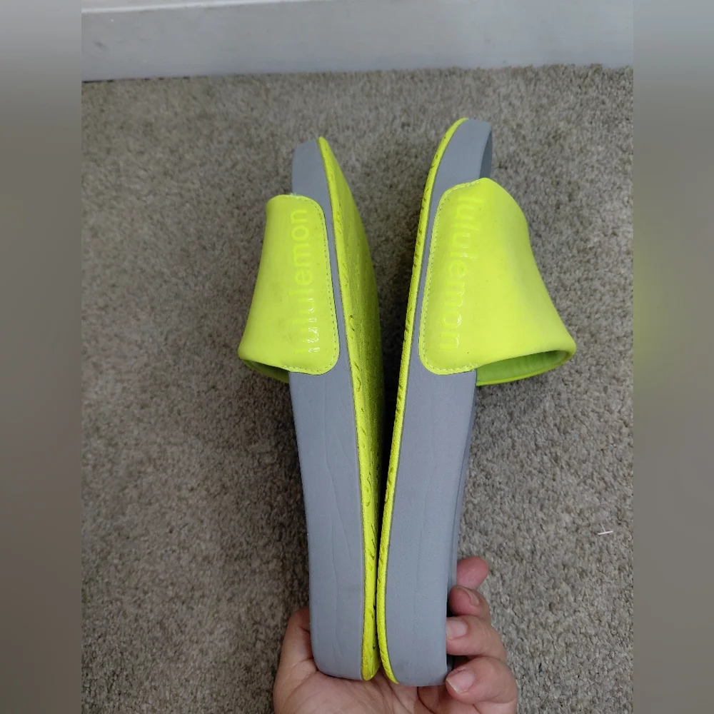 Lululemon Men Size 8 Neon Yellow and Gray Slide Sandals